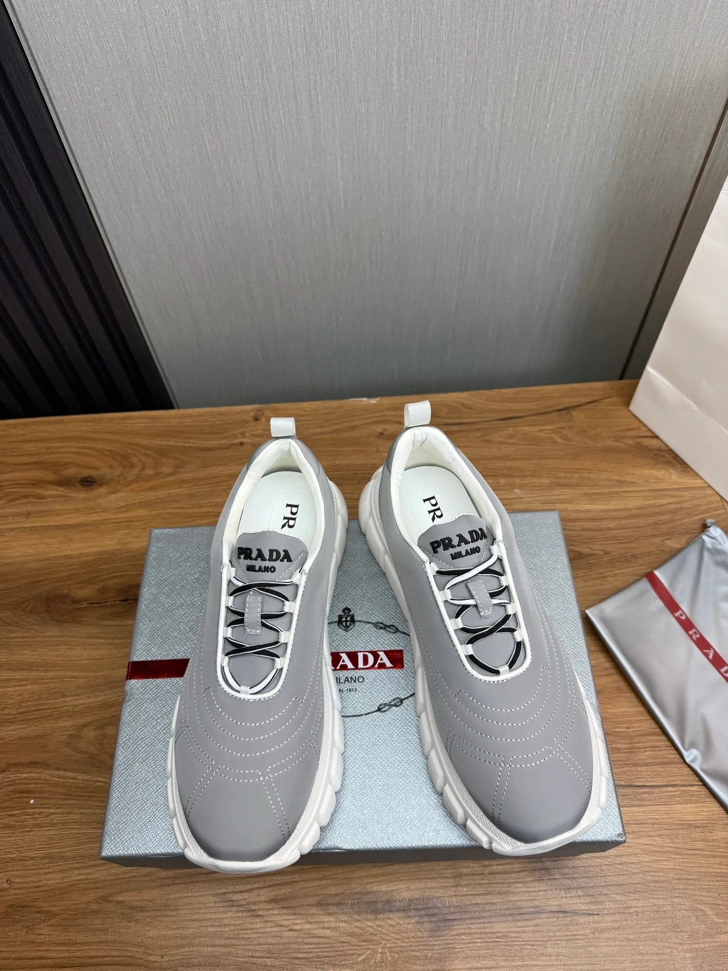 Men's shoes 💰580💰 [PRADA] Men's shoes are popular in the counter, official website synchronization, 1 high-quality shipment ✔️Imported waterproof fabric + cowhide lining, 1🆚1 replica, original sole, 38-45 (45 customized, non-refundable)